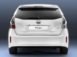 Toyota Prius + 2011 года